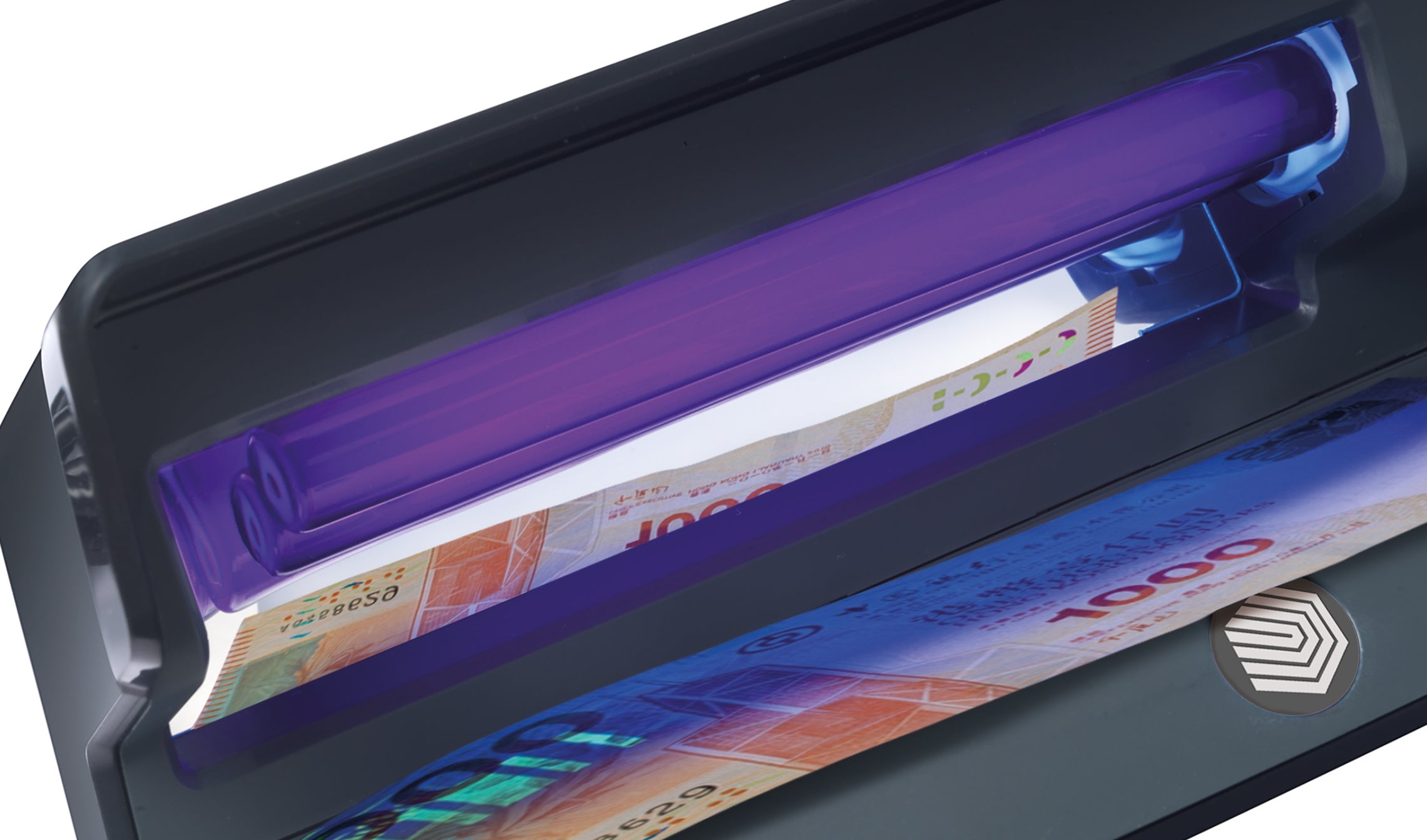 Unique reflector for enhanced UV light quality safescan-50-counterfeit-detection