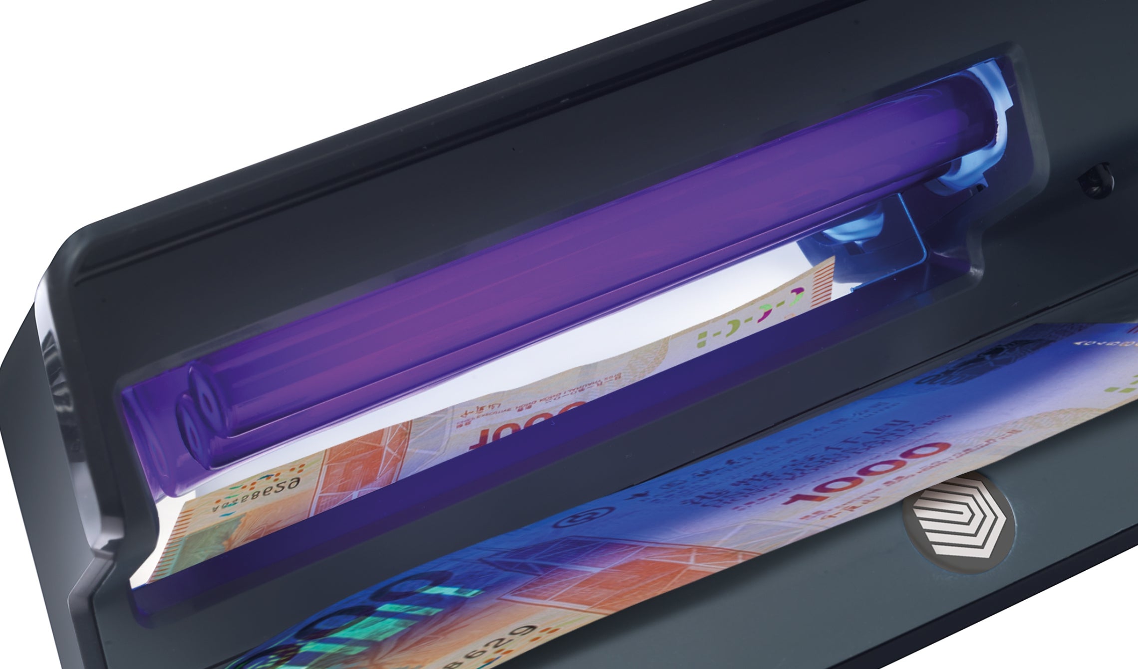 Unique reflector for enhanced UV light quality safescan-70-powerfull-uv-lamp