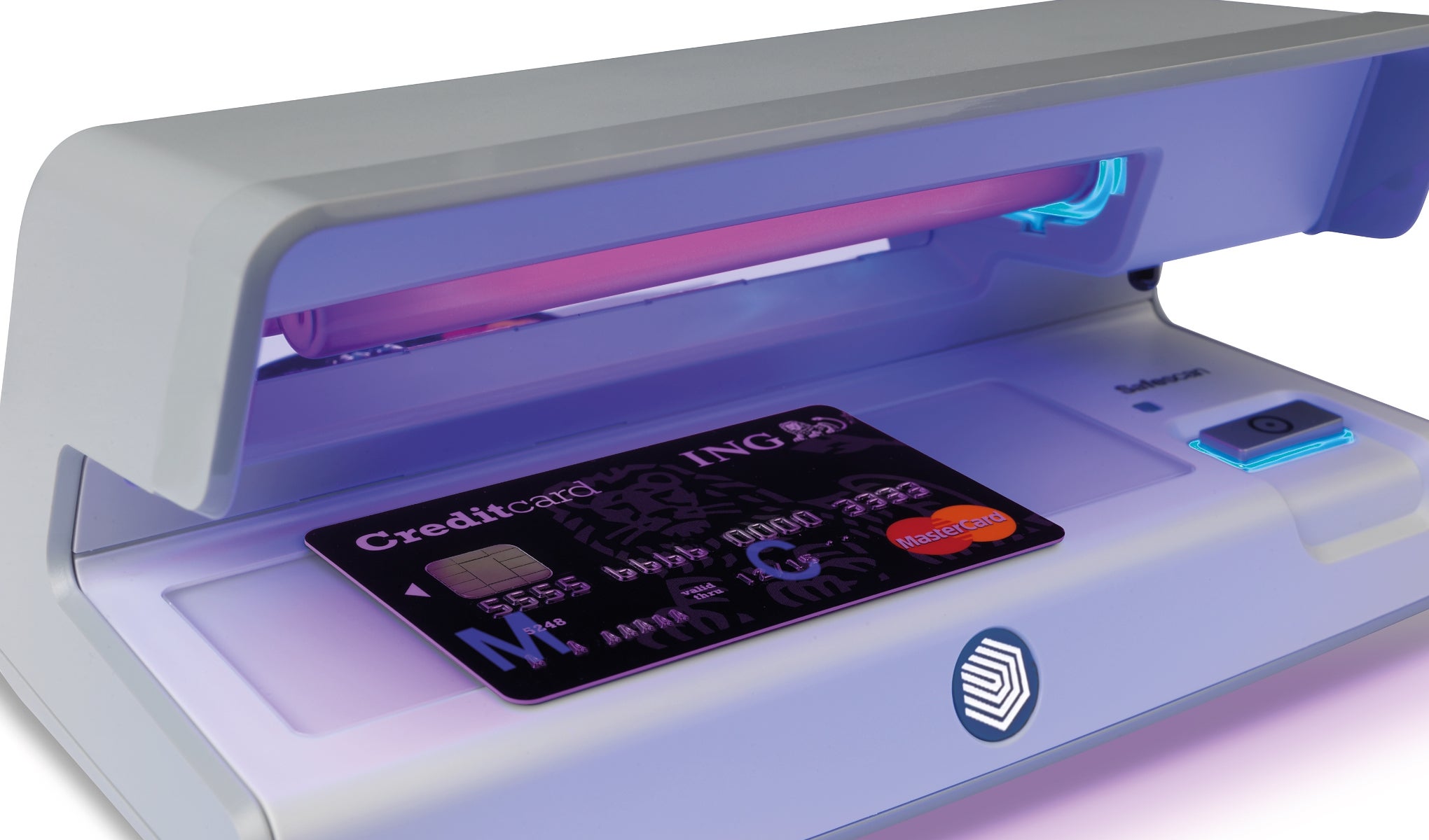 Verifies UV features of credit cards safescan-70-verifies-creditcards