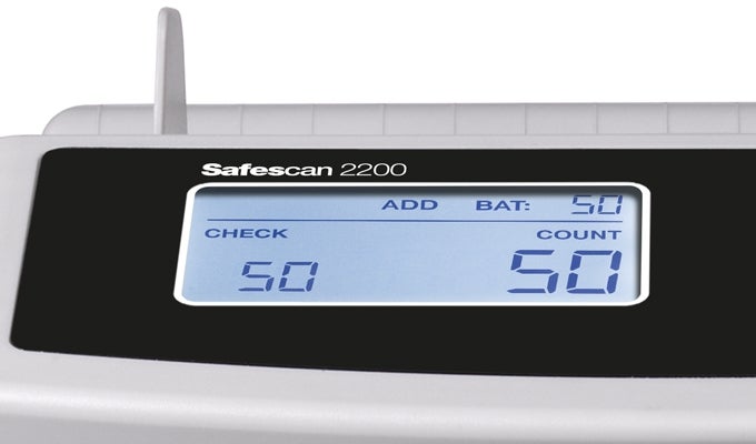Large and clear LCD display showing number of counted banknotes and selected counting features safescan-2220-display
