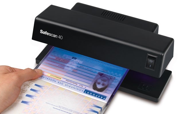 Verifies UV features of passports and other ID documents safescan-40-passport-check