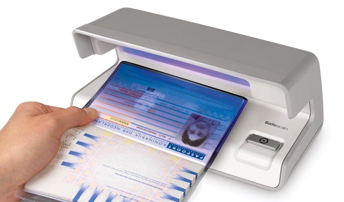 Verifies UV features of passports and other ID documents safescan-50-uv-lamp