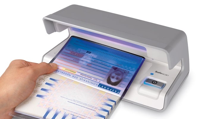 Verifies UV feasures of passports and other ID documents safescan-70-verifies-passports